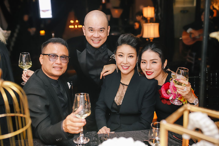 Dàn sao khủng “đổ bộ” show thời trang kết hợp cùng thương hiệu nội thất Pháp