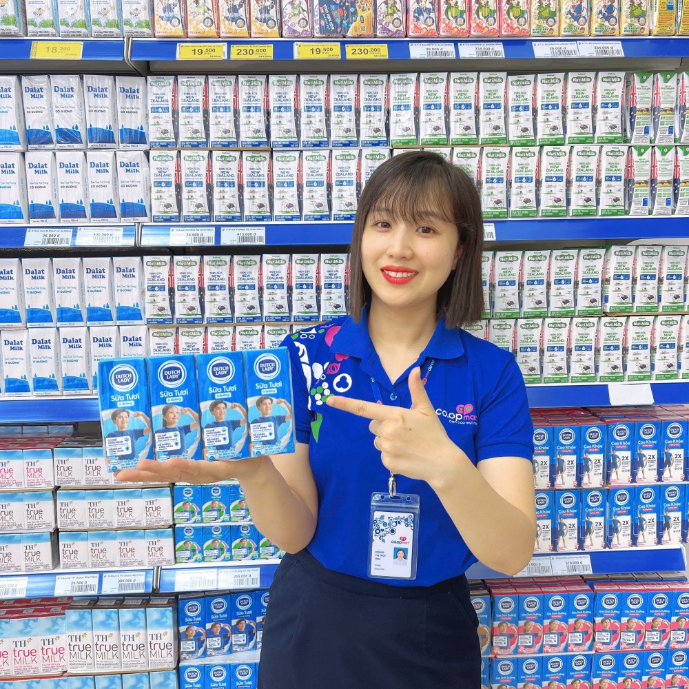 Co.opmart trao tặng hơn 10.000 hộp sữa miễn phí tiếp năng lượng cho học sinh tựu trường
