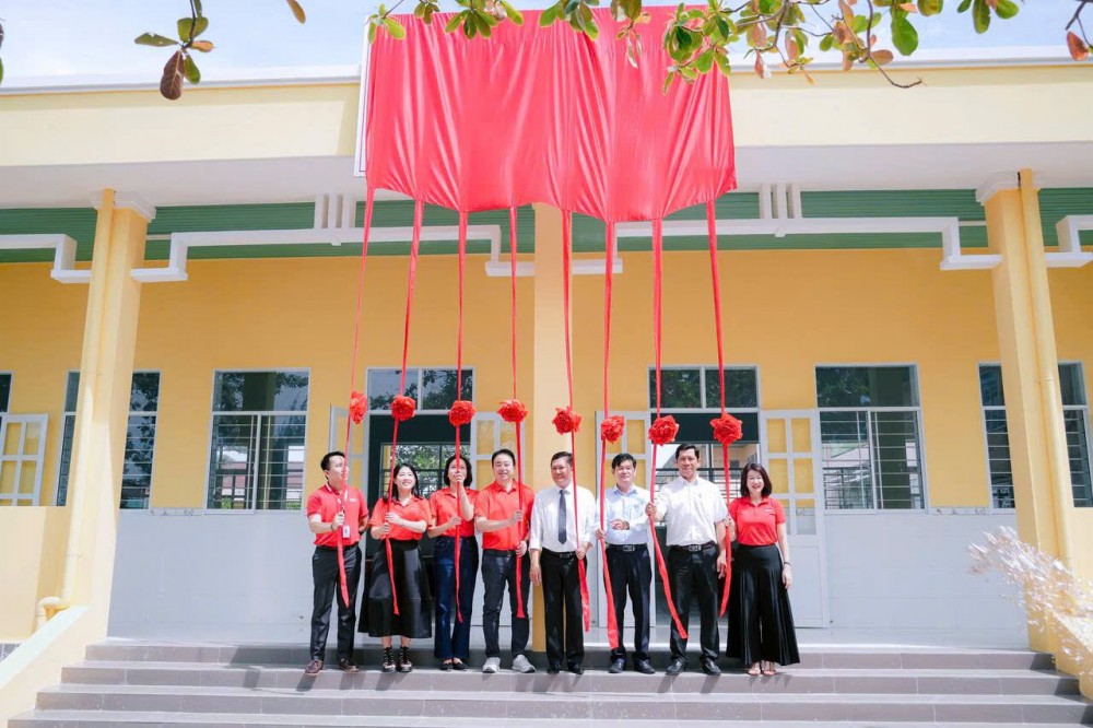 Central Retail Việt Nam bàn giao Công trình lớp học trị giá gần 2,3 tỷ đồng cho Trường Tiểu học Đông Hải tại tỉnh Cà Mau