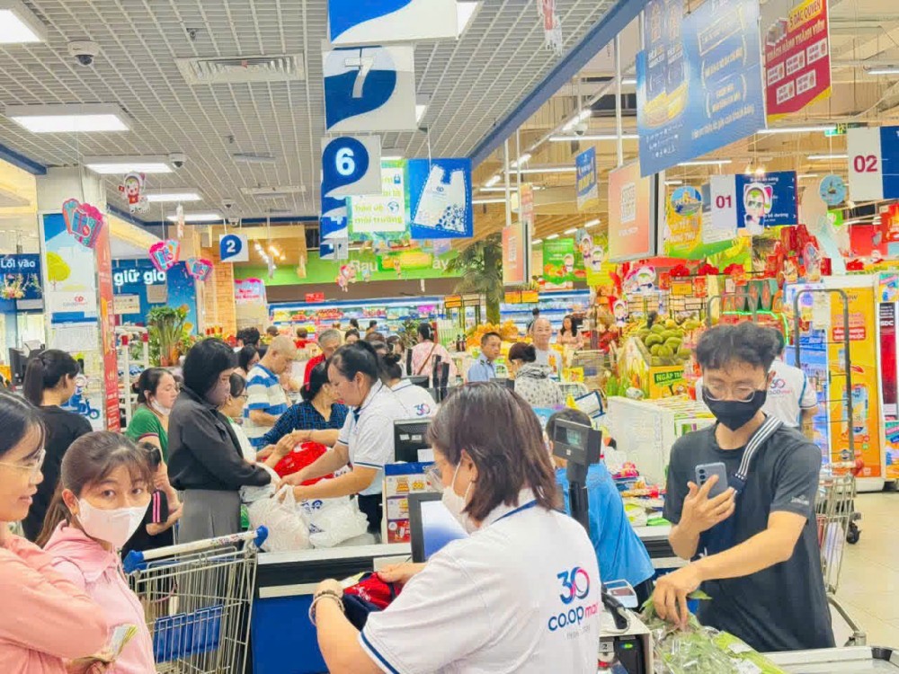 Mừng tựu trường - đón Trung Thu, Saigon Co.op tặng quà khách hàng trên toàn quốc