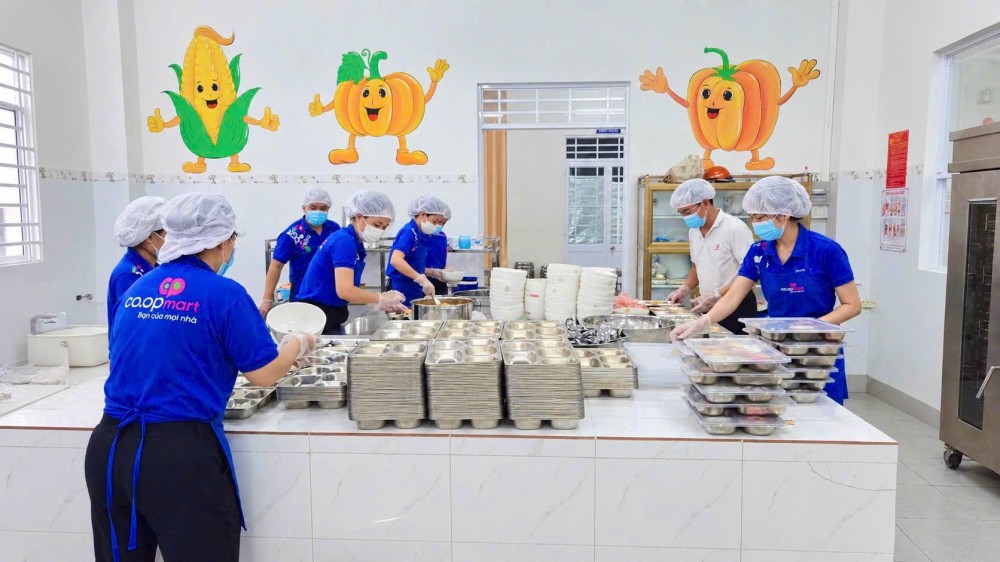 Co.opmart triển khai mô hình Bếp suất ăn học đường được kiểm soát chặt chẽ an toàn chất lượng và dinh dưỡng cho học sinh